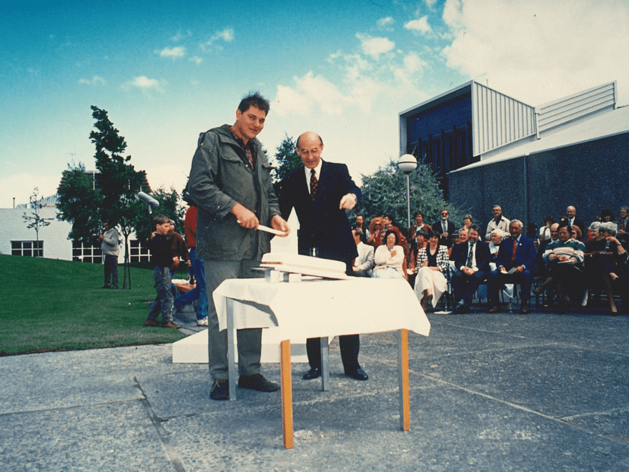 Sculptor Paul Dibble and Mayor, Rieger cut a celebration cake outside